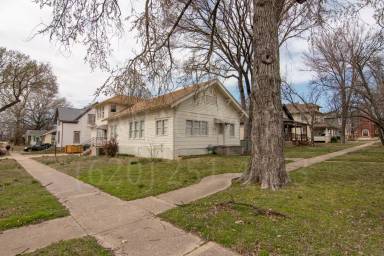 Main picture of 319 S 10th St