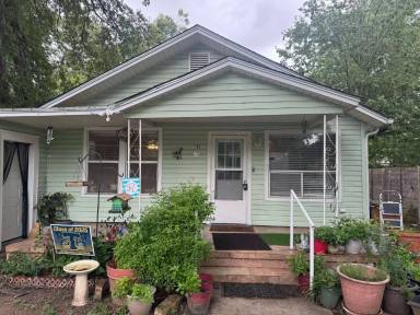 Main picture of 1705 Holly St