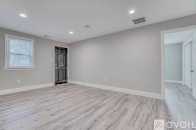 Main picture of 7909 Pulaski Hwy