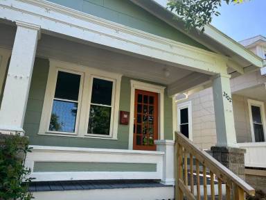 Main picture of 2704 Calumet St