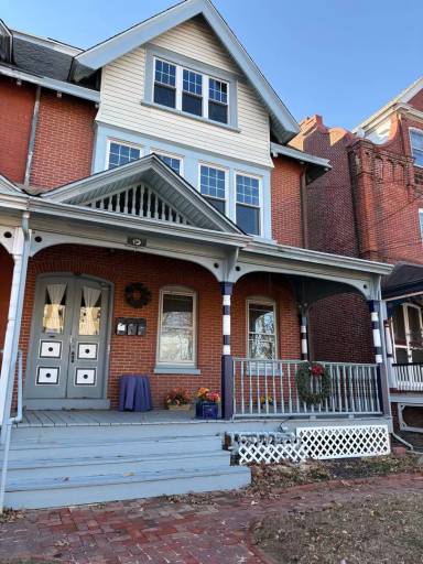 Main picture of 302 Gayley St