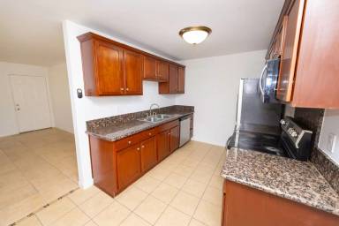 Main picture of 255 S 2nd St