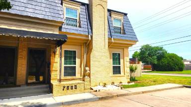 Main picture of 7900 Lakehurst Dr