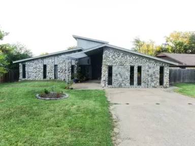 Main picture of 805 Hardy Springs Cir