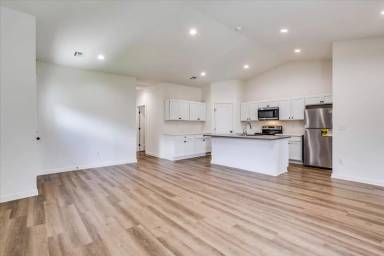 Main picture of 1903 N Cody Ln