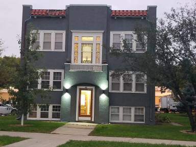 Main picture of 253 College St SW