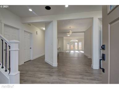 Main picture of 8866 SW Bellflower St