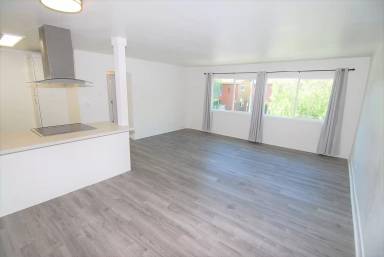 Main picture of 2425 E 5th St