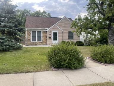 Main picture of 2814 Rhode Island Ave S