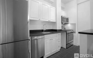Main picture of 10 E 68th St