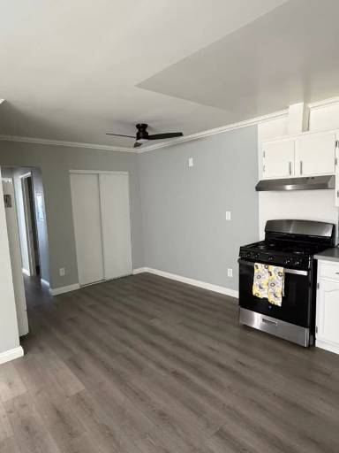 Main picture of 6928 Woodley Ave