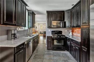Main picture of 118 N Lombardy St