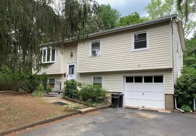 Main picture of 16 Dogwood Dr