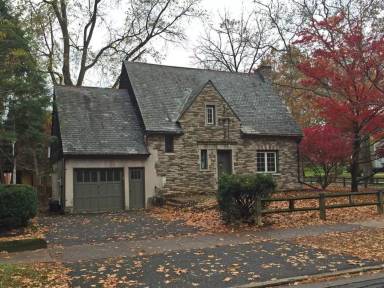 Main picture of 302 Locust Ln