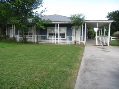 Main picture of 365 McQueeney Rd