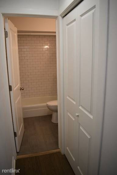 Main picture of 6972 N Sheridan Rd
