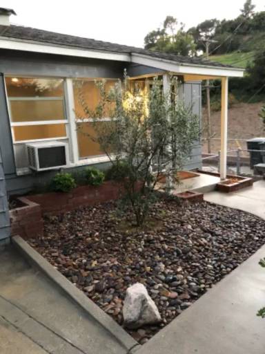 Main picture of 1100 Vincent Way