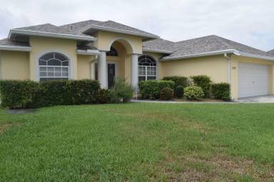 Main picture of 2232 SW Savage Blvd