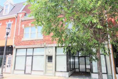 Main picture of 7615 S Broadway