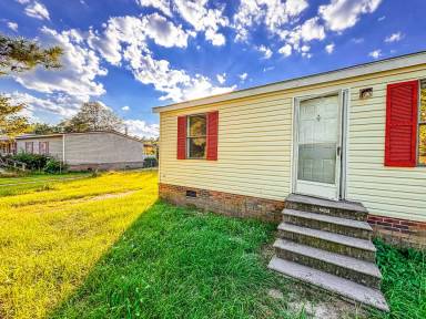 Main picture of 584 Hawaii Ct