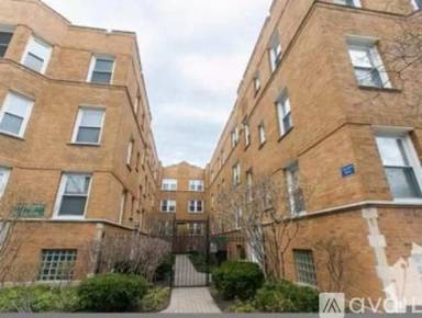 Main picture of 622-26 W Roscoe St