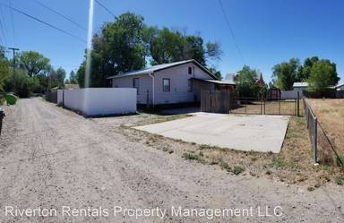 Main picture of 920 1/2 E Adams Ave