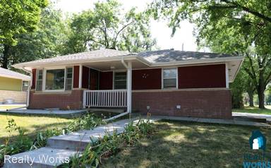 Main picture of 5505 Sumner St