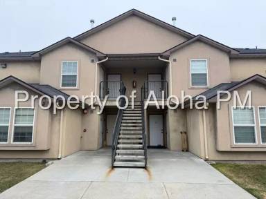 Main picture of 1049 W Pine Ave