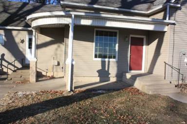 Main picture of 402 S Clark St