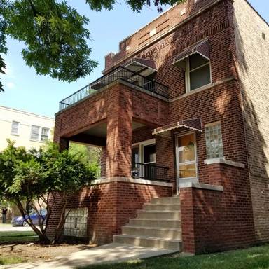 Main picture of 4159 N Ridgeway Ave