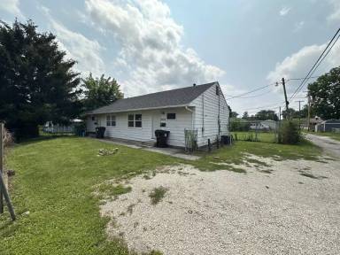 Main picture of 719 E Sangamon Ave