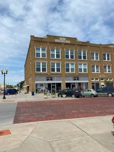 Main picture of 106 W 6th Ave