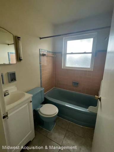 Main picture of 2616 Newport Ave