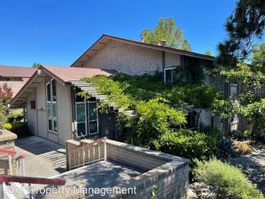 Main picture of 100 Kinross Dr