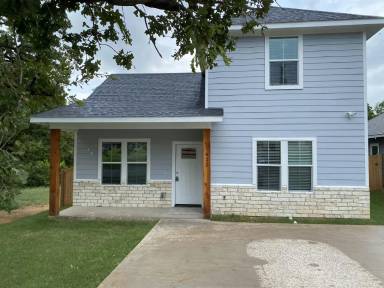 Main picture of 422 W Coffin St
