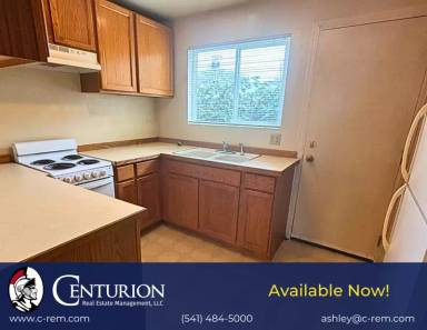 Main picture of 462 W 11th Aly