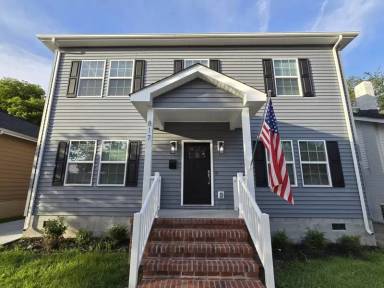 Main picture of 817 W 27th St