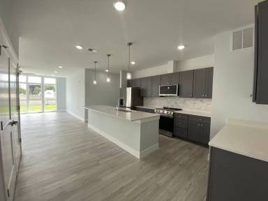 Main picture of 134 E University Ave