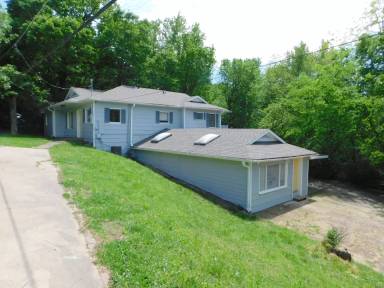 Main picture of 401 N Assembly Dr