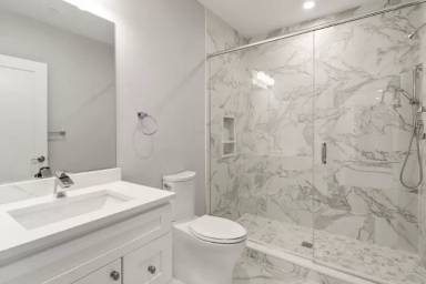 Main picture of 385 Pleasant St