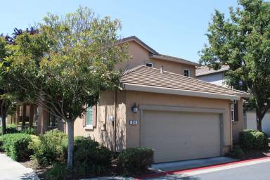 Main picture of 974 Courtyards Loop