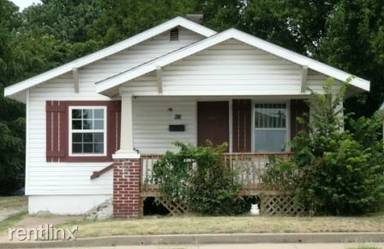 Main picture of 423 W Division St