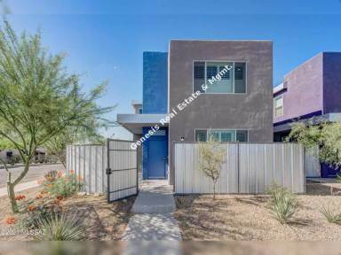 Main picture of 800 E Park Modern Dr