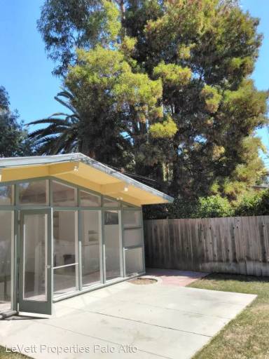 Main picture of 1062 College Ave