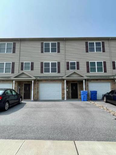 Main picture of 900 Gregs Dr