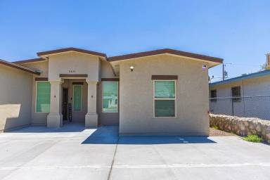 Main picture of 8820 Norton St