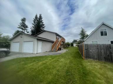 Main picture of 1405 E Illinois St