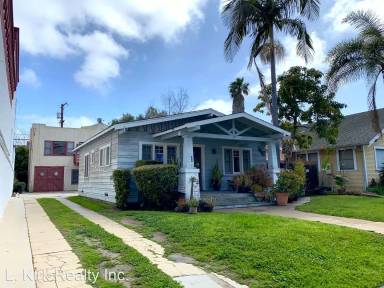 Main picture of 390 Newport Ave