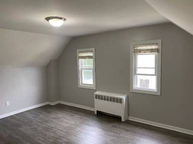 Main picture of 610 Roosevelt Ave