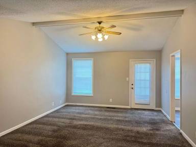 Main picture of 104 Cornelia Ct